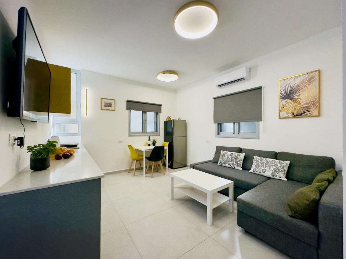 Amazing 2Rooms Apt In Bat Yam - Step By The Beach Екстер'єр фото