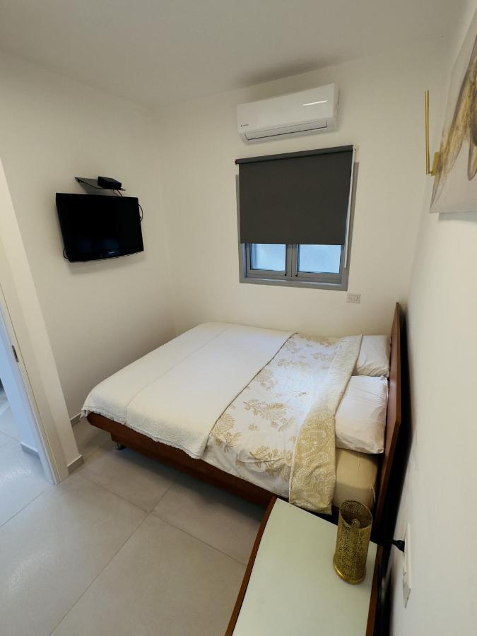 Amazing 2Rooms Apt In Bat Yam - Step By The Beach Екстер'єр фото